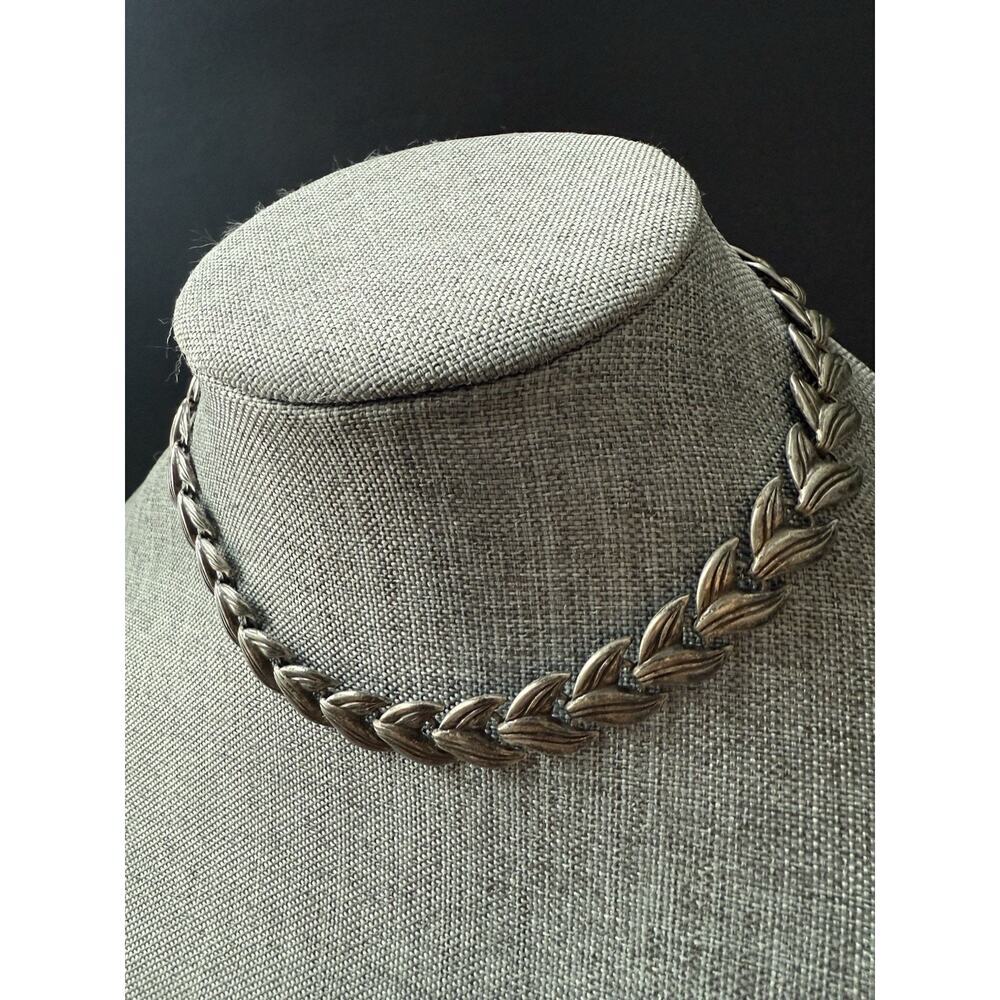 Vintage Wreath Necklace Silver Tone Choker Textured Retro Classic Career 16” - Picture 2 of 5